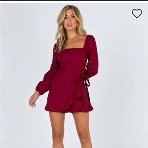🌟PRINCESS POLLY: The villa wrap dress in burgundy